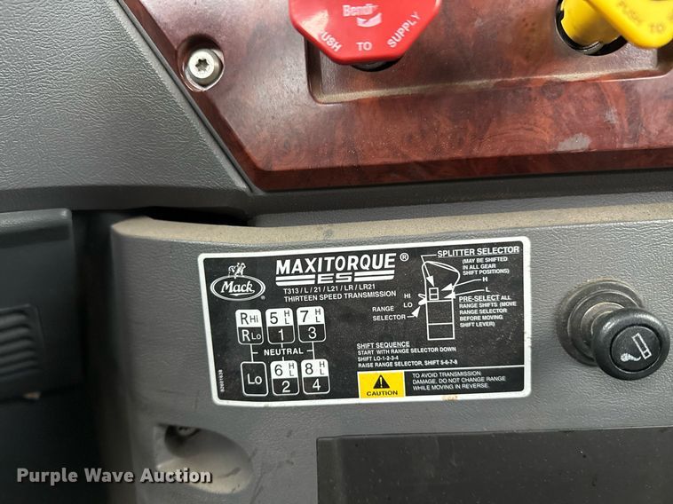 image for item DM5507 2018 Mack GU813 semi truck