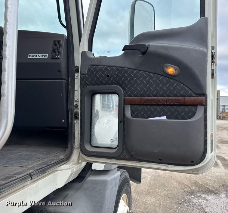 image for item DM5507 2018 Mack GU813 semi truck