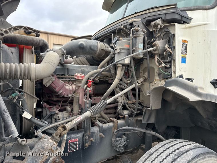 image for item DM5507 2018 Mack GU813 semi truck