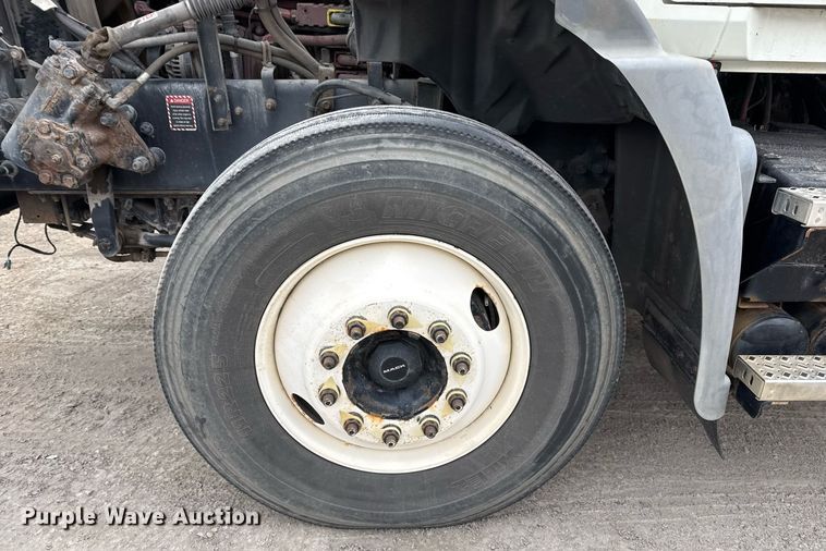 image for item DM5507 2018 Mack GU813 semi truck