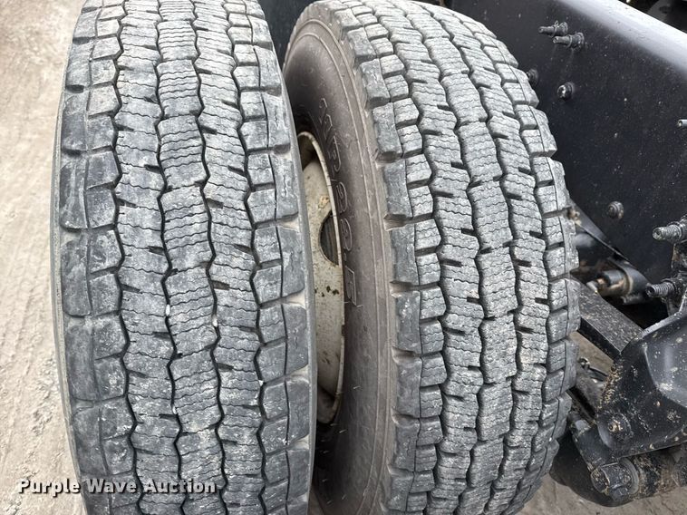 image for item DM5507 2018 Mack GU813 semi truck