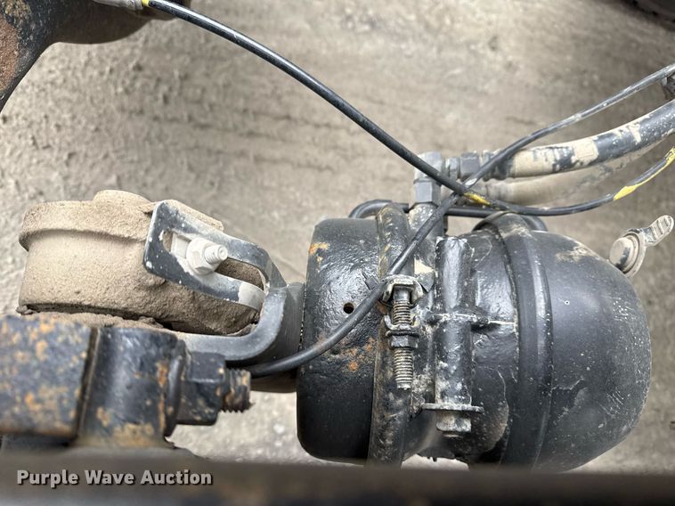 image for item DM5507 2018 Mack GU813 semi truck