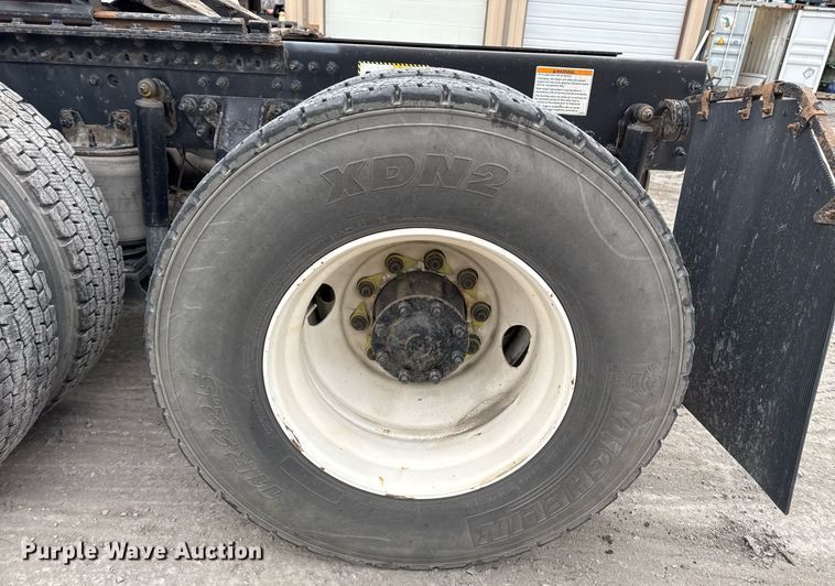 image for item DM5507 2018 Mack GU813 semi truck