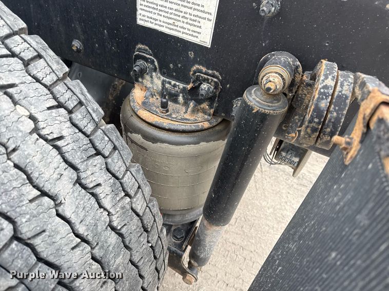 image for item DM5507 2018 Mack GU813 semi truck