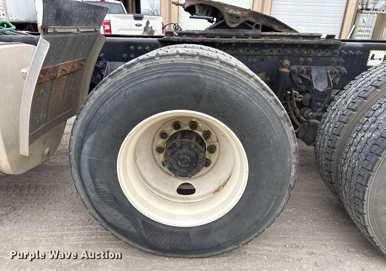 image for item DM5507 2018 Mack GU813 semi truck