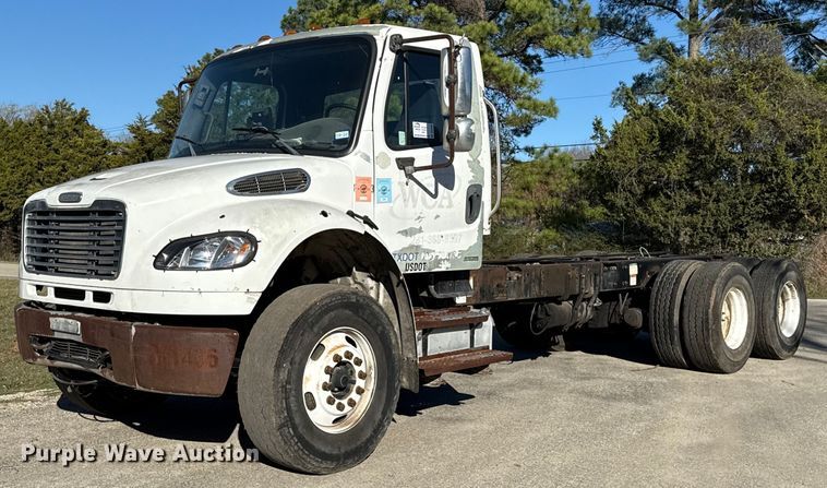 image for item DO2585 2009 Freightliner Business Class M2 truck cab and chassis