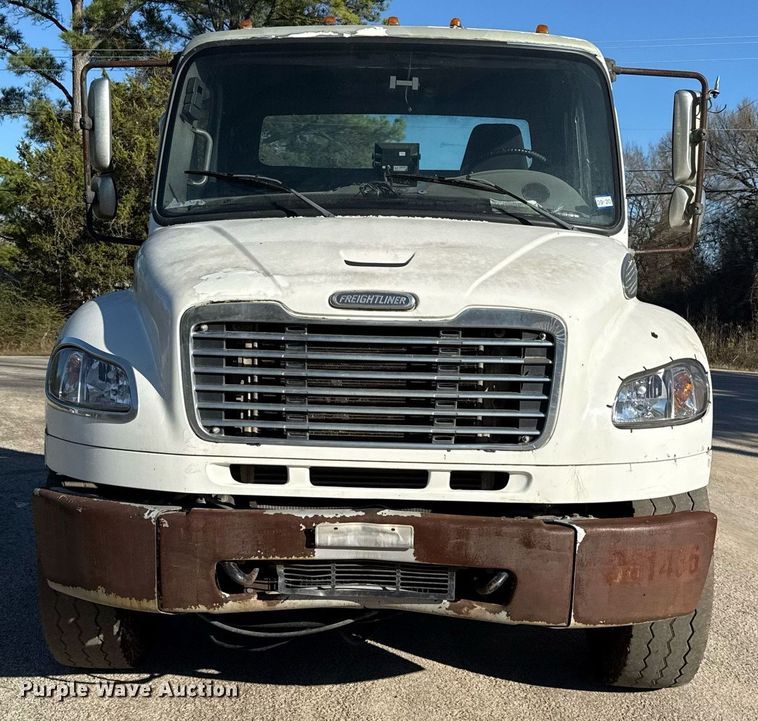 image for item DO2585 2009 Freightliner Business Class M2 truck cab and chassis