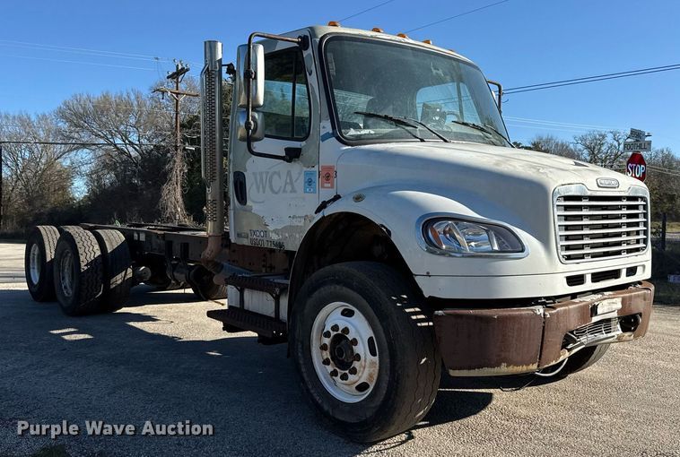 image for item DO2585 2009 Freightliner Business Class M2 truck cab and chassis