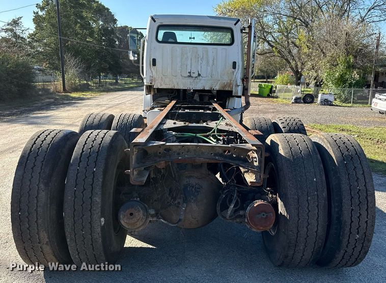 image for item DO2585 2009 Freightliner Business Class M2 truck cab and chassis