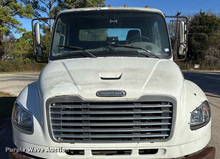 image for item DO2585 2009 Freightliner Business Class M2 truck cab and chassis