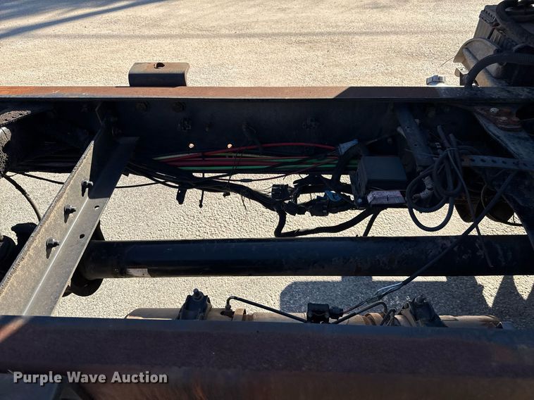 image for item DO2585 2009 Freightliner Business Class M2 truck cab and chassis