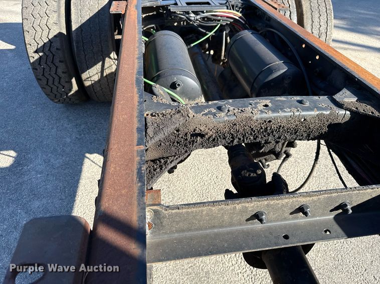 image for item DO2585 2009 Freightliner Business Class M2 truck cab and chassis