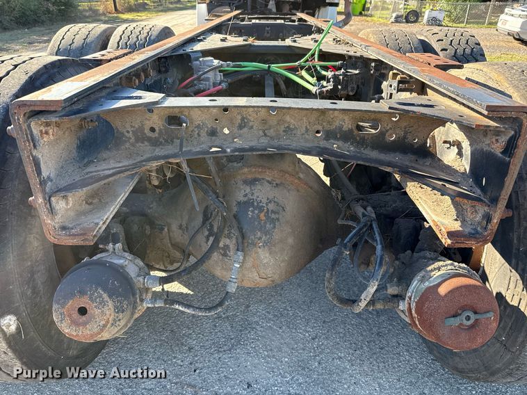 image for item DO2585 2009 Freightliner Business Class M2 truck cab and chassis