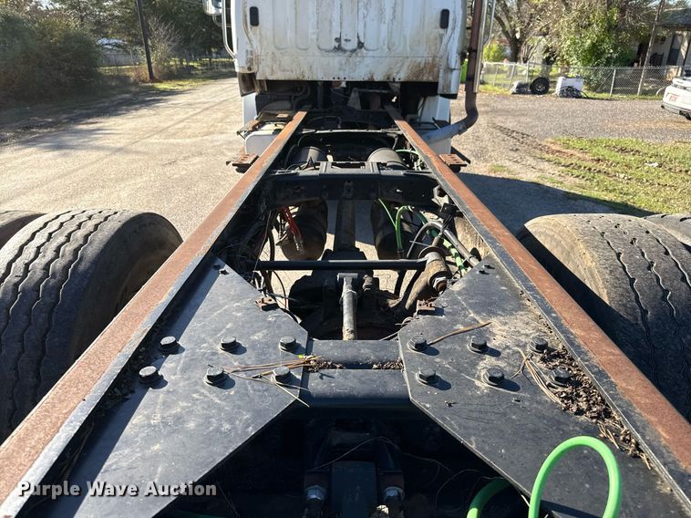 image for item DO2585 2009 Freightliner Business Class M2 truck cab and chassis