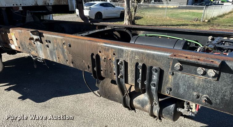 image for item DO2585 2009 Freightliner Business Class M2 truck cab and chassis