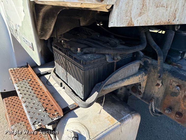 image for item DO2585 2009 Freightliner Business Class M2 truck cab and chassis