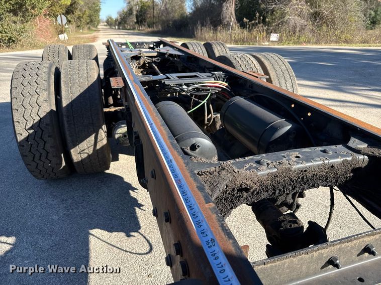 image for item DO2585 2009 Freightliner Business Class M2 truck cab and chassis