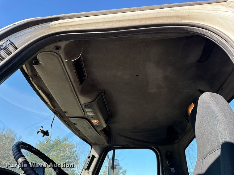 image for item DO2585 2009 Freightliner Business Class M2 truck cab and chassis