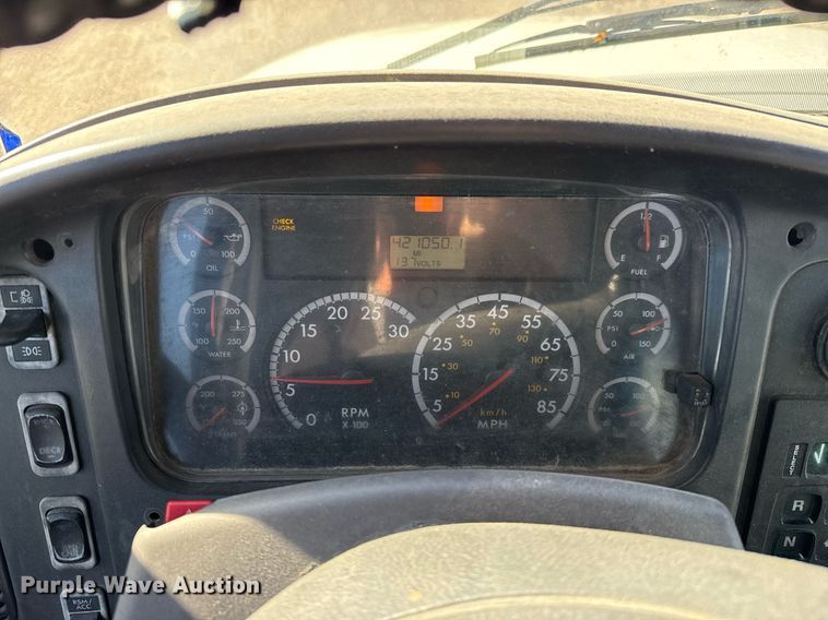 image for item DO2585 2009 Freightliner Business Class M2 truck cab and chassis