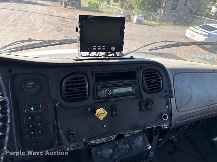 image for item DO2585 2009 Freightliner Business Class M2 truck cab and chassis