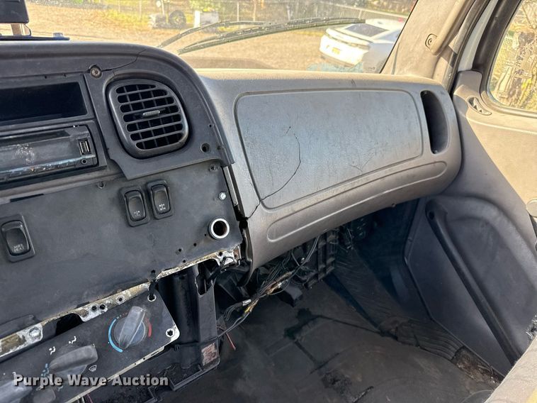 image for item DO2585 2009 Freightliner Business Class M2 truck cab and chassis