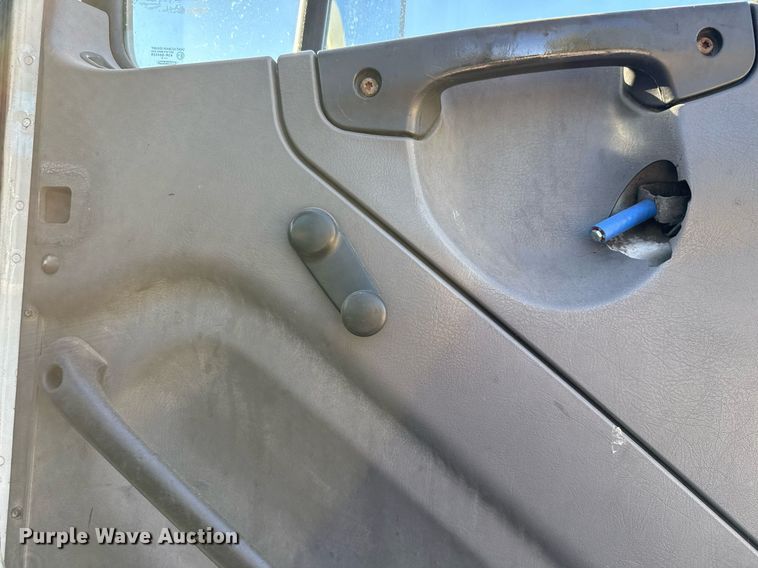 image for item DO2585 2009 Freightliner Business Class M2 truck cab and chassis