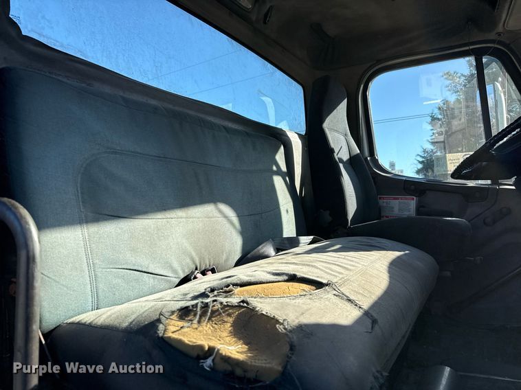 image for item DO2585 2009 Freightliner Business Class M2 truck cab and chassis