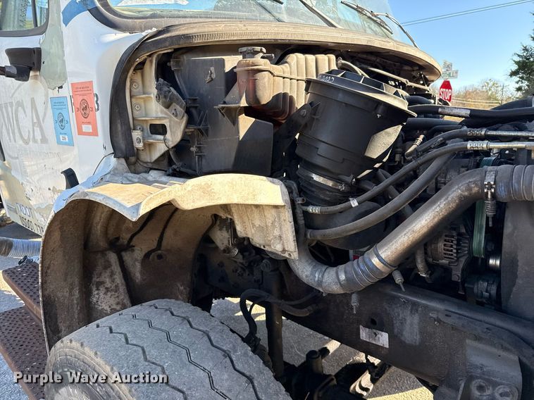 image for item DO2585 2009 Freightliner Business Class M2 truck cab and chassis