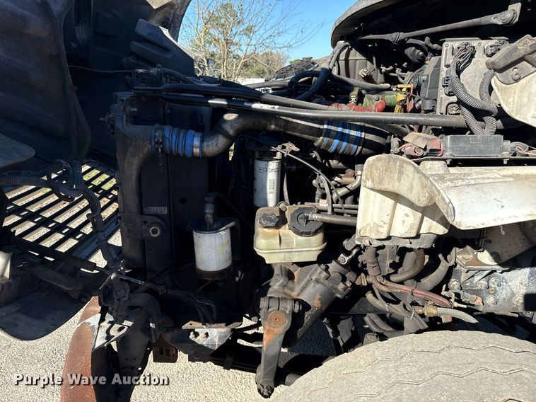 image for item DO2585 2009 Freightliner Business Class M2 truck cab and chassis