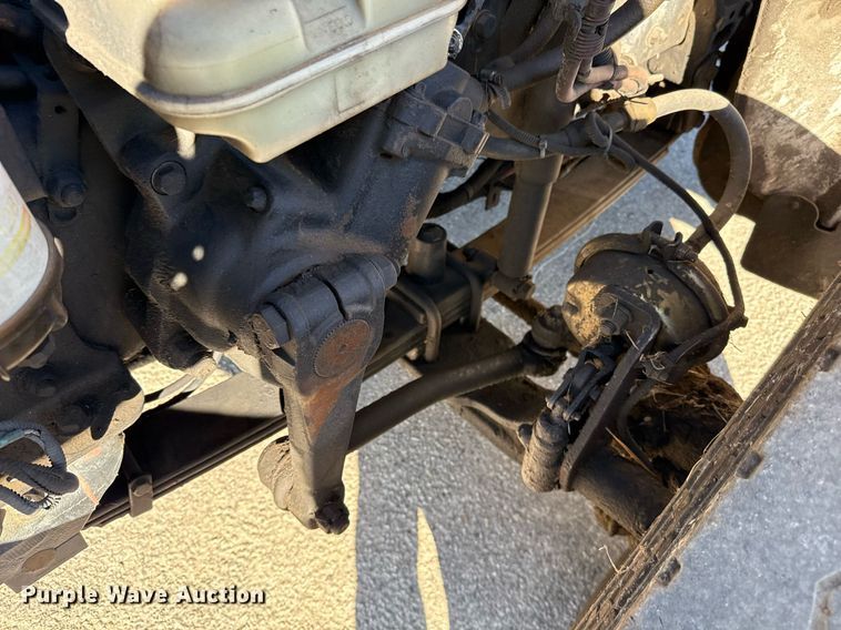 image for item DO2585 2009 Freightliner Business Class M2 truck cab and chassis