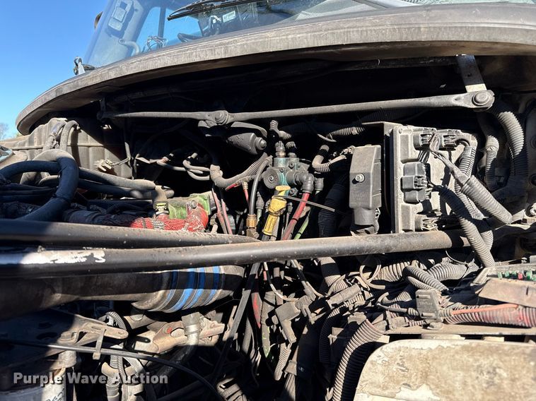 image for item DO2585 2009 Freightliner Business Class M2 truck cab and chassis