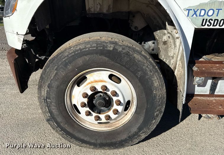 image for item DO2585 2009 Freightliner Business Class M2 truck cab and chassis