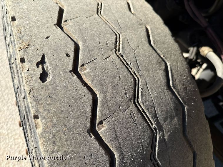 image for item DO2585 2009 Freightliner Business Class M2 truck cab and chassis