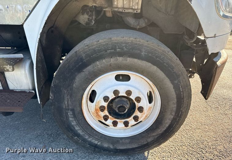 image for item DO2585 2009 Freightliner Business Class M2 truck cab and chassis