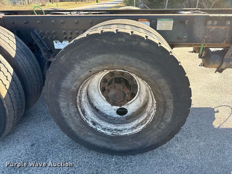 image for item DO2585 2009 Freightliner Business Class M2 truck cab and chassis