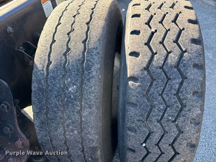 image for item DO2585 2009 Freightliner Business Class M2 truck cab and chassis