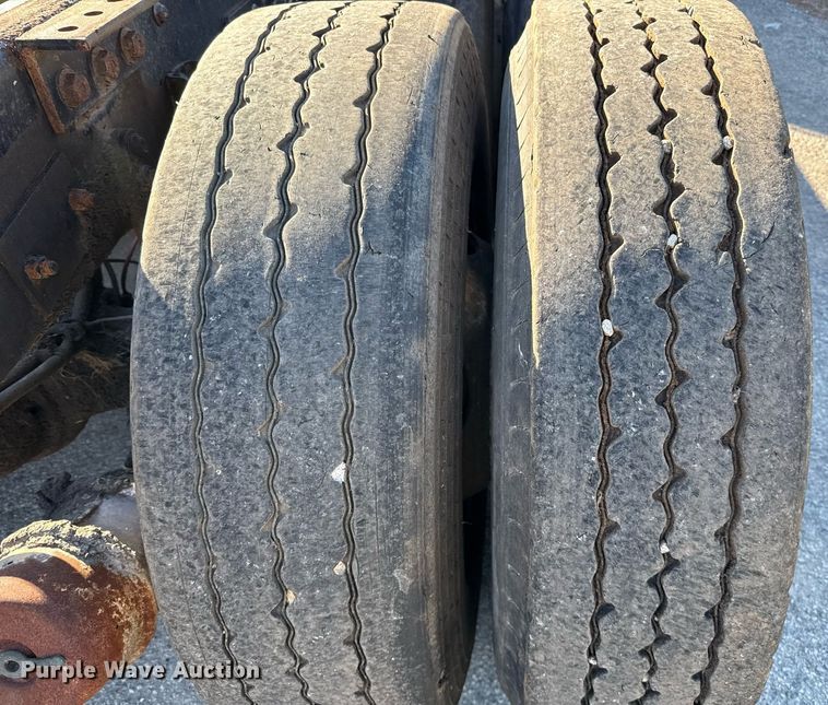 image for item DO2585 2009 Freightliner Business Class M2 truck cab and chassis