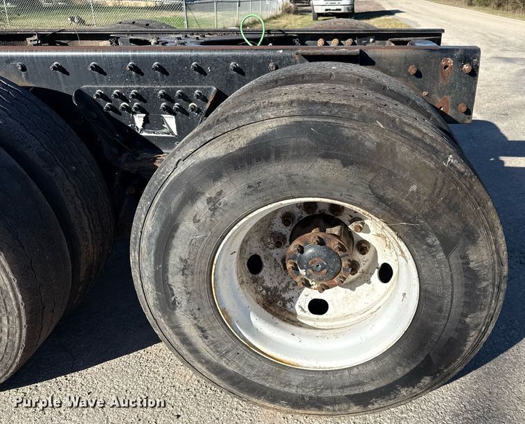 image for item DO2585 2009 Freightliner Business Class M2 truck cab and chassis