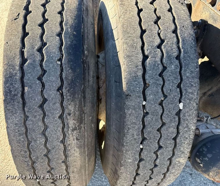 image for item DO2585 2009 Freightliner Business Class M2 truck cab and chassis