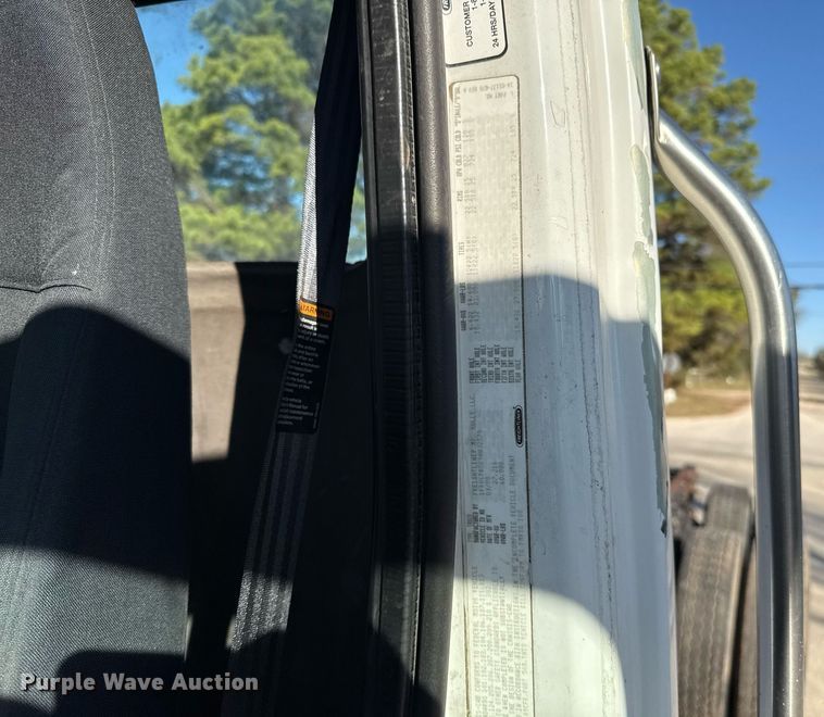 image for item DO2585 2009 Freightliner Business Class M2 truck cab and chassis