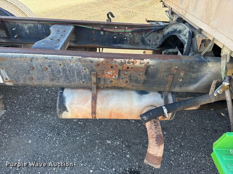 image for item DO2586 1995 Ford L8000 truck cab and chassis