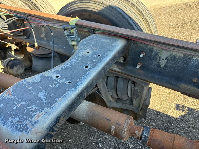 image for item DO2586 1995 Ford L8000 truck cab and chassis