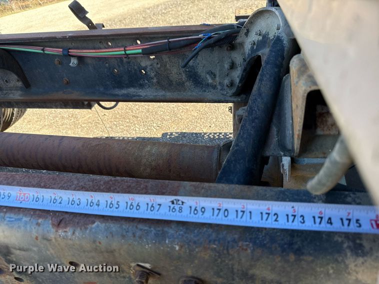 image for item DO2586 1995 Ford L8000 truck cab and chassis