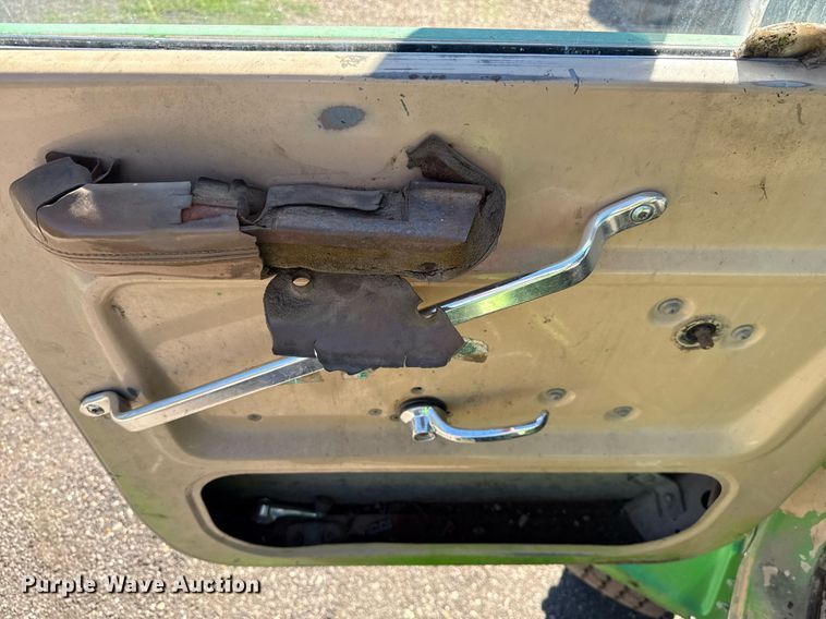 image for item DO2586 1995 Ford L8000 truck cab and chassis