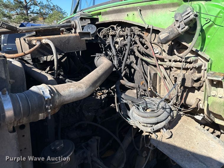 image for item DO2586 1995 Ford L8000 truck cab and chassis