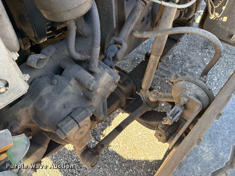 image for item DO2586 1995 Ford L8000 truck cab and chassis