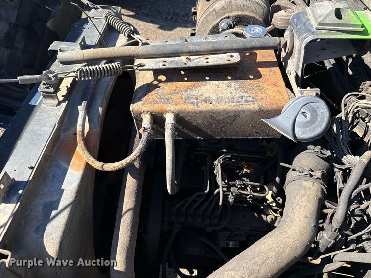 image for item DO2586 1995 Ford L8000 truck cab and chassis