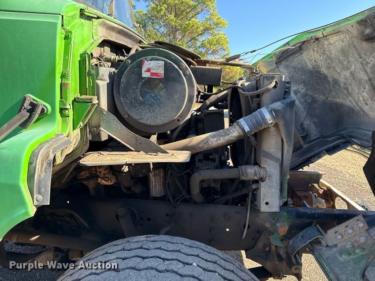 image for item DO2586 1995 Ford L8000 truck cab and chassis