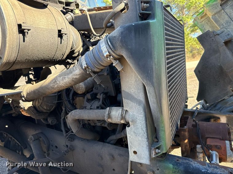 image for item DO2586 1995 Ford L8000 truck cab and chassis