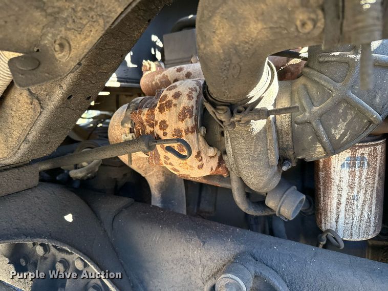 image for item DO2586 1995 Ford L8000 truck cab and chassis